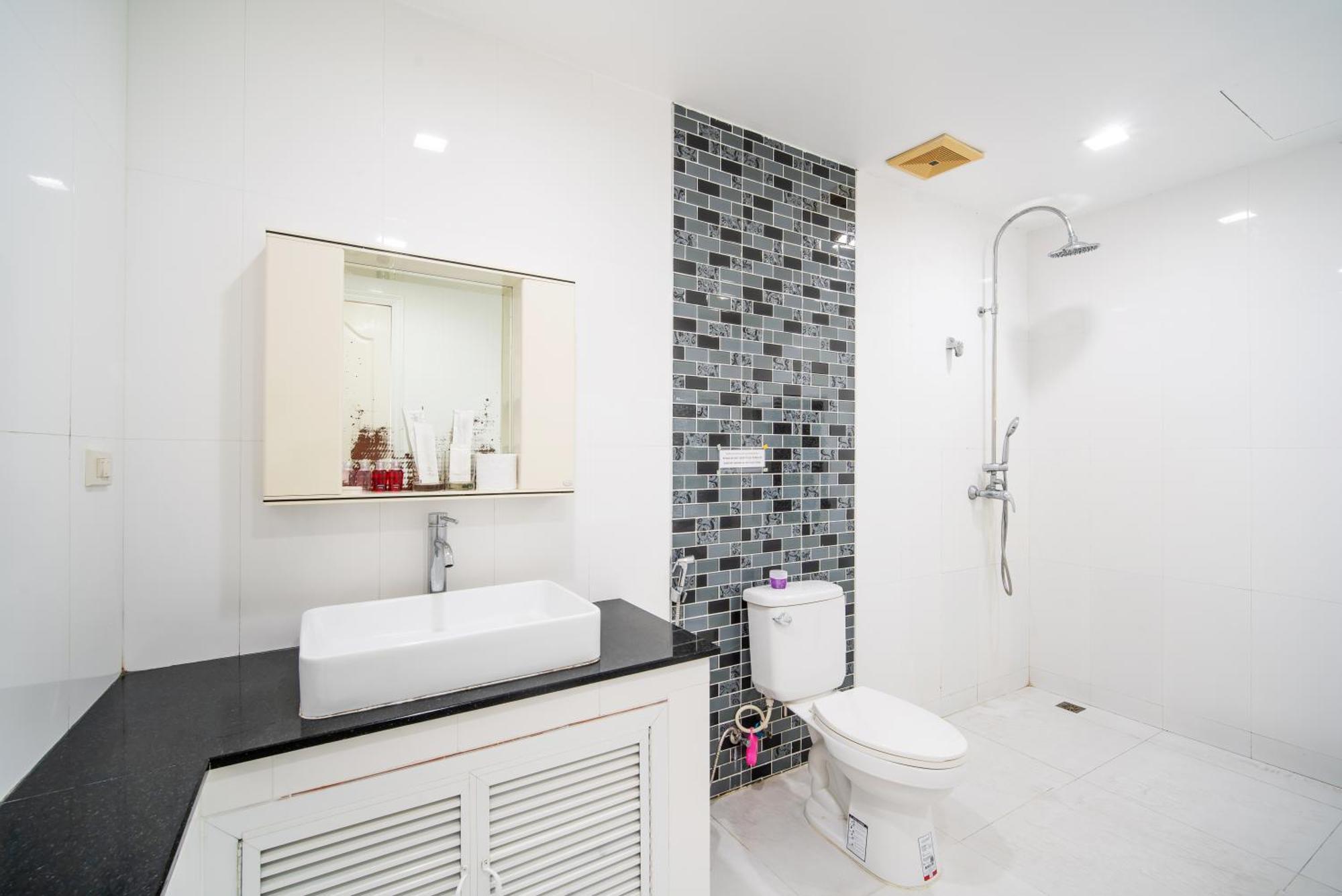 Biệt thự Villa2：四卧泳池别墅/两个海景房/近班赞酒吧街 Patong